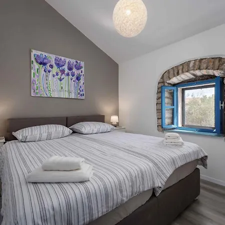 In Sveti Lovrec - Istrien 42149 Holiday home Jakici